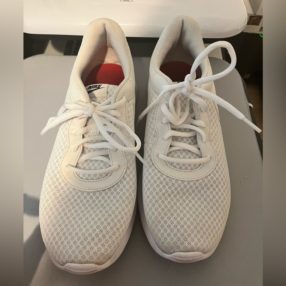 White mesh Women’s Nike sneakers